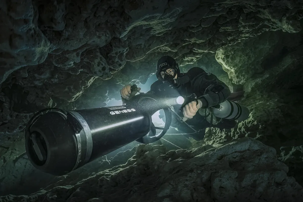 2nd T in Jackson Blue, a diver on a private cave shoot